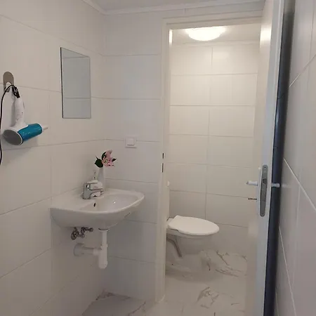 S Terasou A Parkovanim Zdarma V Lazenskem Centru *