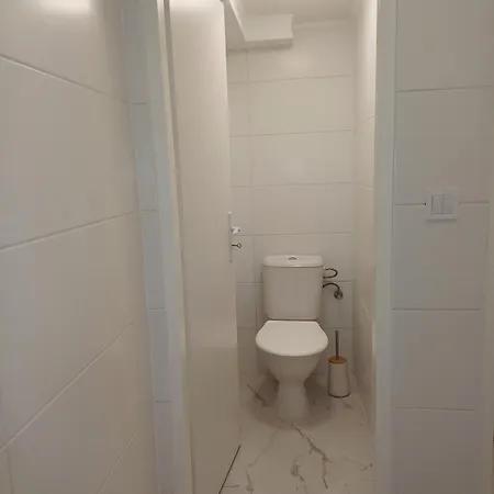 Apartment S Terasou A Parkovanim Zdarma V Lazenskem Centru