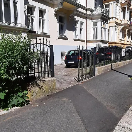 S Terasou A Parkovanim Zdarma V Lazenskem Centru Apartment *